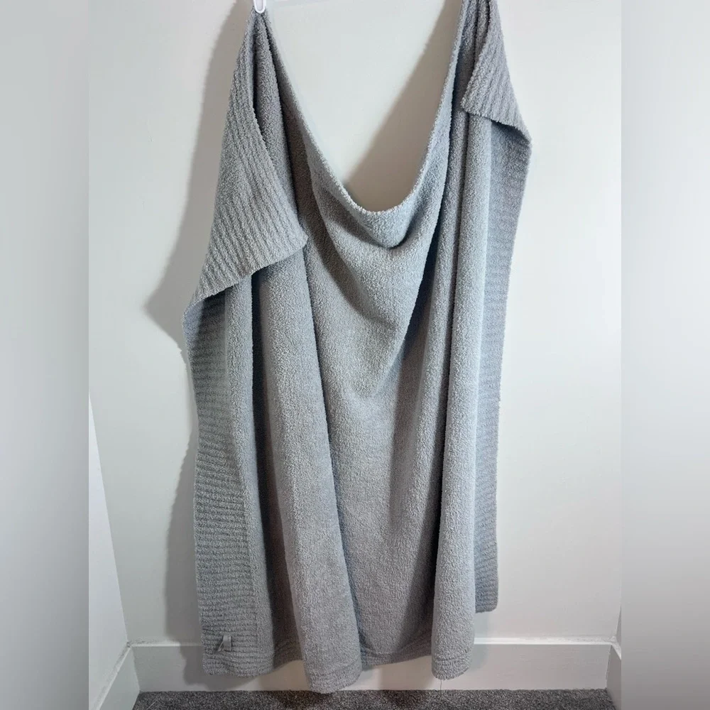 Barefoot dreams CozyChic throw blanket  Barefoot Dreams